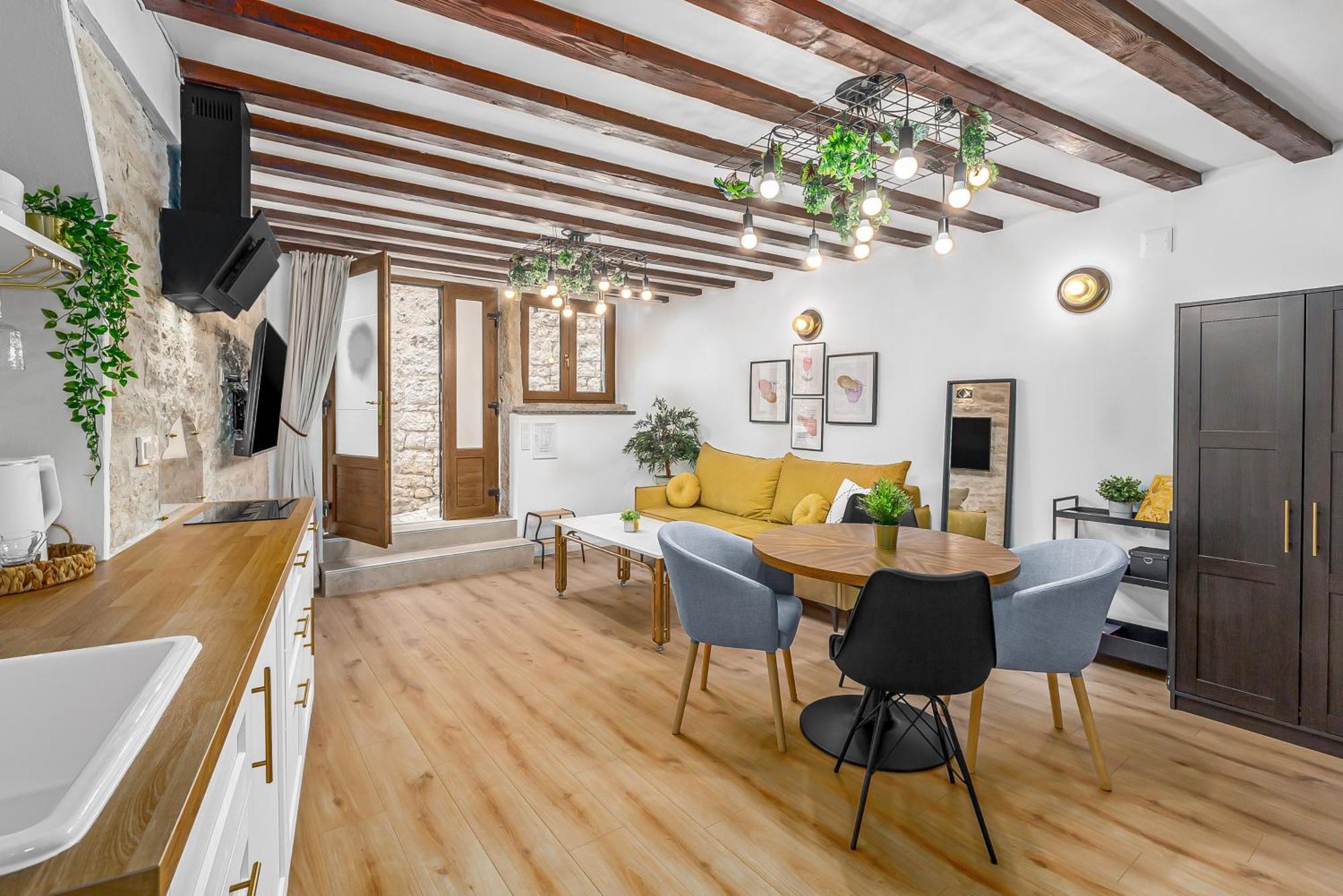 La Bestia Deluxe Studio Apartment Ровин Екстериор снимка